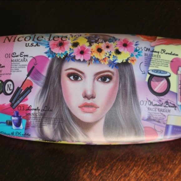 Nicole Lee Accessories - Nicole Lee georguse sunglasses case colorful pretty face Eyewear case